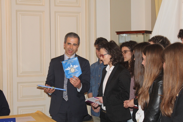 Il Rotary Club di Fasano premia la poesia in versi haiku della liceale Mariolina Castellaneta Il Rotary Club di Fasano premia la poesia in versi haiku della liceale Mariolina Castellaneta - Osservatorio Fasano