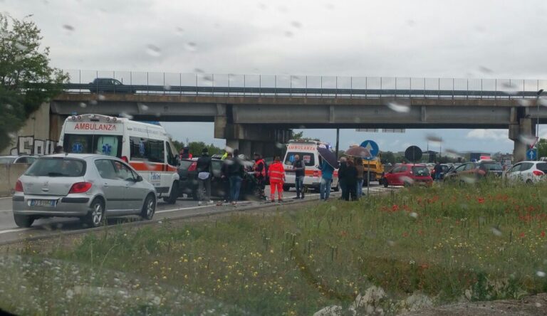 Maltempo: incidenti a catena sulla Statale 16 in territorio di Fasano Maltempo: incidenti a catena sulla Statale 16 in territorio di Fasano - Osservatorio Fasano