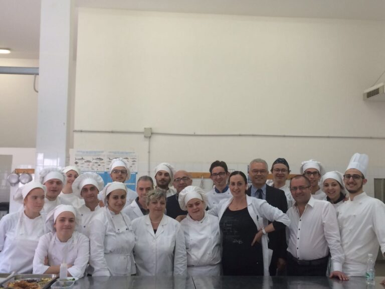 La ‘Guida al Buongusto di Puglia e Basilicata’ fa tappa all’Alberghiero di Fasano La 'Guida al Buongusto di Puglia e Basilicata' fa tappa all'Alberghiero di Fasano - Osservatorio Fasano
