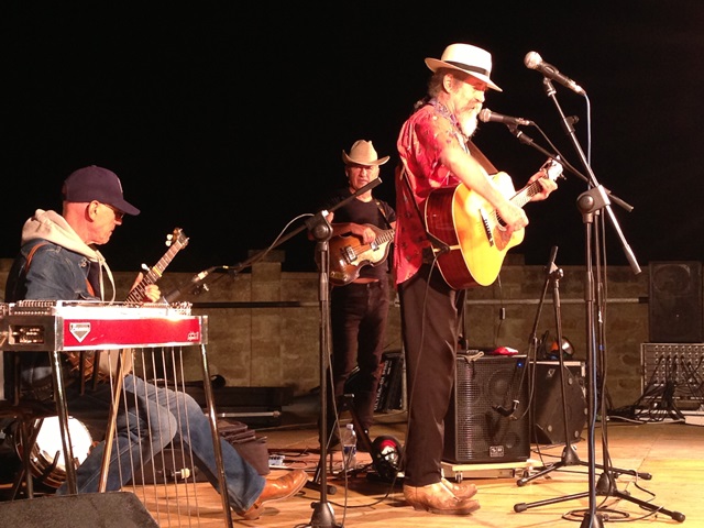 Il folk di Luigi Grechi ennesima perla per il Montalbano Folk Fest Il folk di Luigi Grechi ennesima perla per il Montalbano Folk Fest - Osservatorio Fasano