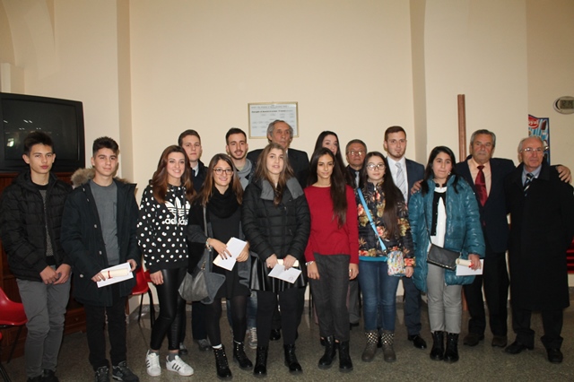 La Società Operaia di Pezze di Greco ha consegnato le sue borse di studio La Società Operaia di Pezze di Greco ha consegnato le sue borse di studio - Osservatorio Fasano
