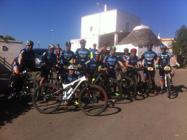 I ciclisti della 'Narducci' di Pezze di Greco protagonisti sulle strade di Puglia - Osservatorio Fasano