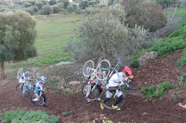 Campionati italiani di ciclocross a Pezze di Greco: arrivano le prime squadre ad allenarsi Campionati italiani di ciclocross a Pezze di Greco: arrivano le prime squadre ad allenarsi - Osservatorio Fasano