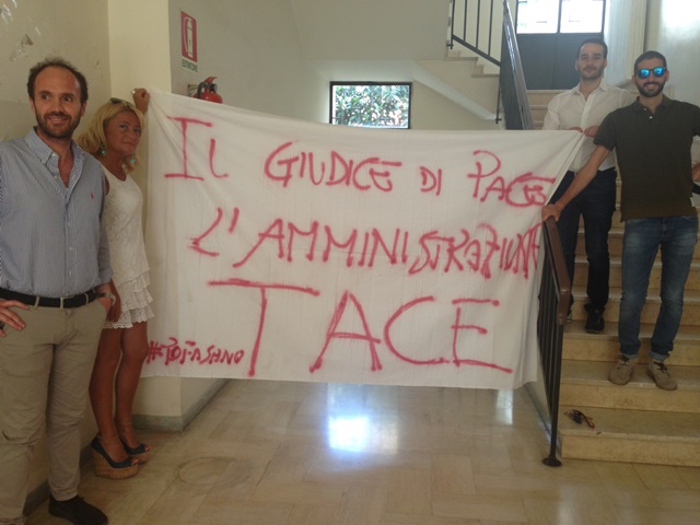 Ufficio Giudice di Pace: il Partito Democratico di Fasano torna a protestare Ufficio Giudice di Pace: il Partito Democratico di Fasano torna a protestare - Osservatorio Fasano