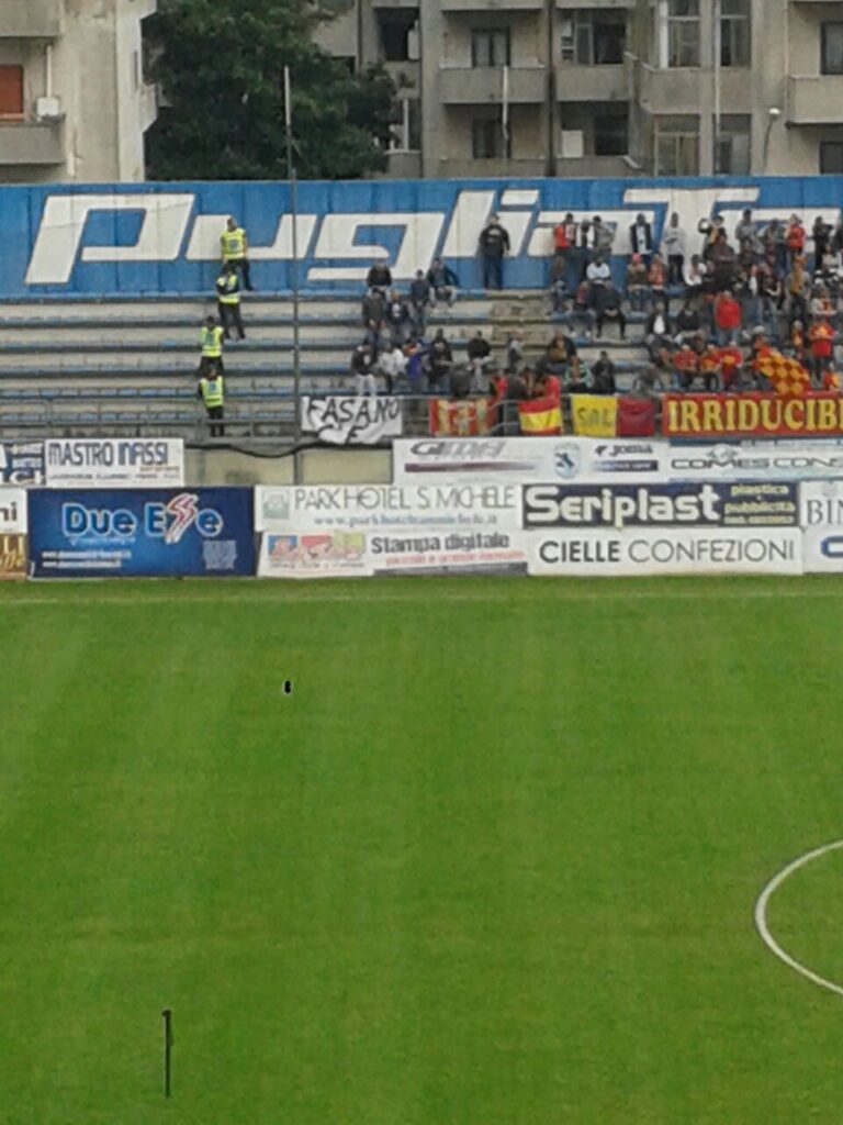 Tifosi fasanesi a Martina per tifare Lecce Tifosi fasanesi a Martina per tifare Lecce - Osservatorio Fasano