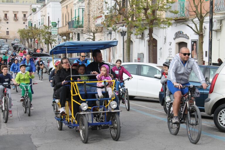 Sport e cultura a Fasano per la ciclopasseggiata ‘In bici con Alice’ Sport e cultura a Fasano per la ciclopasseggiata 'In bici con Alice' - Osservatorio Fasano