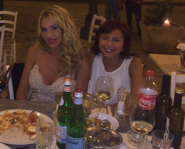Valeria Marini sceglie Fasano per preparare un nuovo format televisivo Valeria Marini sceglie Fasano per preparare un nuovo format televisivo - Osservatorio Fasano