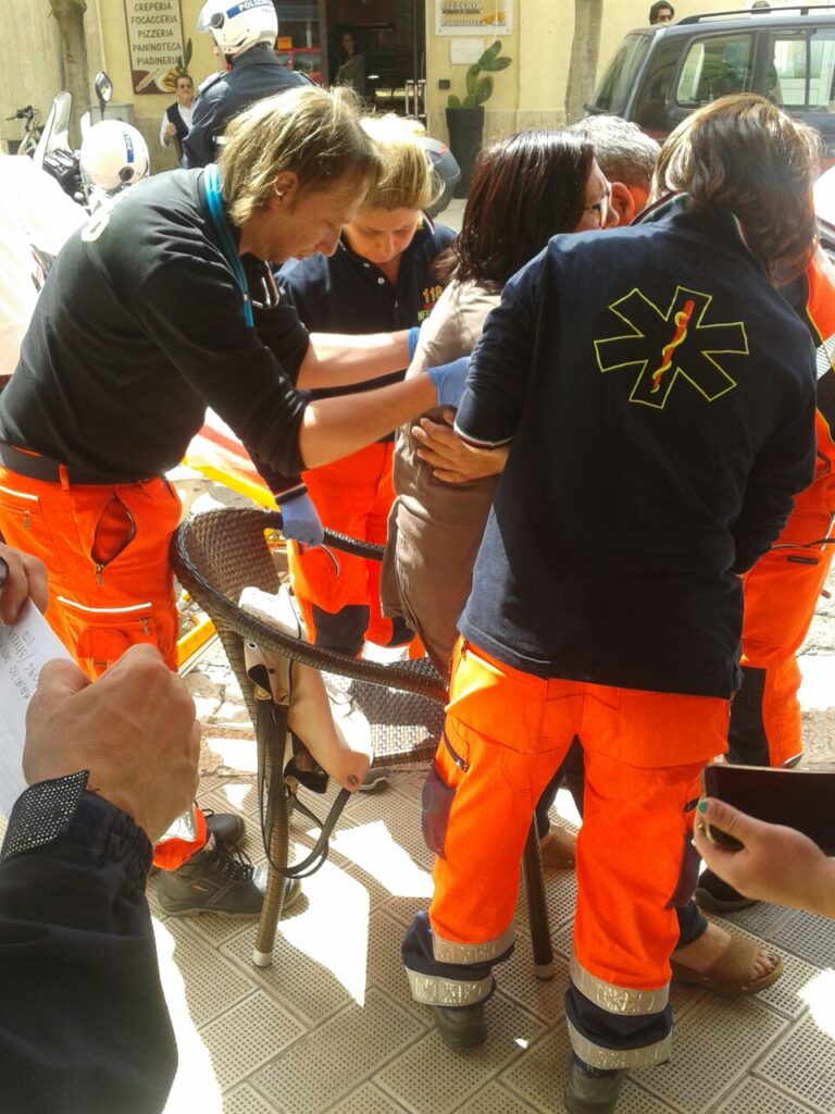 Marciapiede rotto in corso Garibaldi a Fasano: donna inciampa e si ferisce - Osservatorio Fasano