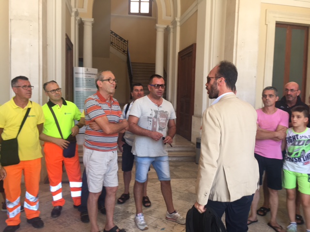 La Tradeco paga solo parte degli operai a Fasano: protestano i sindacati La Tradeco paga solo parte degli operai a Fasano: protestano i sindacati - Osservatorio Fasano