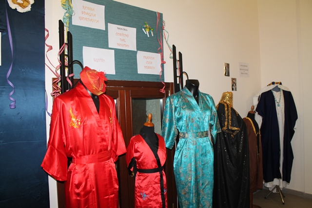 ‘Costumi dal mondo’: originale mostra d’abiti all’Utl di Fasano 'Costumi dal mondo': originale mostra d'abiti all'Utl di Fasano - Osservatorio Fasano