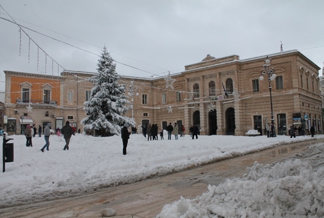 Allerta neve a Fasano: il sindaco Lello Di Bari dispone la chiusura delle scuole Allerta neve a Fasano: il sindaco Lello Di Bari dispone la chiusura delle scuole - Osservatorio Fasano