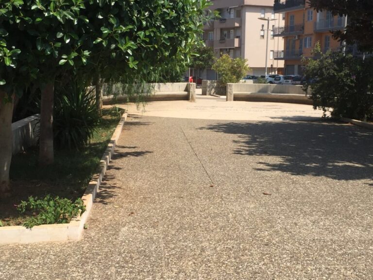 Ripulita l’intera area di piazza Saponaro e via Paisiello a Fasano Ripulita l'intera area di piazza Saponaro e via Paisiello a Fasano - Osservatorio Fasano