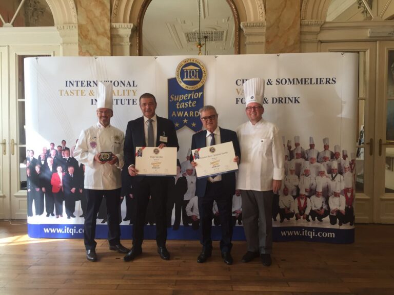 L’azienda ‘Renna’ di Fasano riceve a Bruxelles il prestigioso ‘Superior Taste Award’ L'azienda 'Renna' di Fasano riceve a Bruxelles il prestigioso 'Superior Taste Award' - Osservatorio Fasano