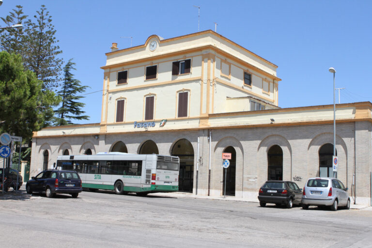 Biglietteria fuori servizio e i controllori multano Biglietteria fuori servizio e i controllori multano - Osservatorio Fasano
