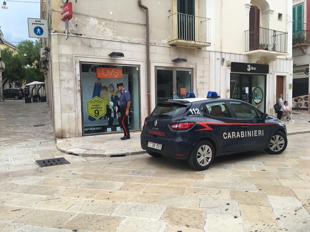 Rapina all’Ovs Kids di Fasano: si cerca il bandito ‘solitario’ Rapina all'Ovs Kids di Fasano: si cerca il bandito 'solitario' - Osservatorio Fasano