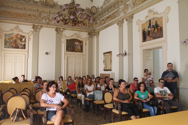 Per i genitori fasanesi refezione scolastica troppo cara: protesta a Palazzo di Città Per i genitori fasanesi refezione scolastica troppo cara: protesta a Palazzo di Città - Osservatorio Fasano