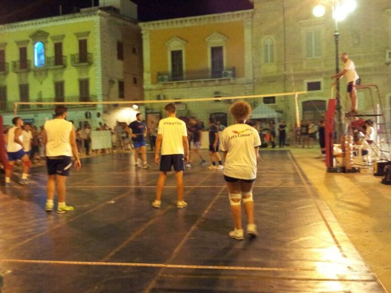 ‘Summer Volley’ e la pallavolo approda in piazza Ciaia 'Summer Volley' e la pallavolo approda in piazza Ciaia - Osservatorio Fasano