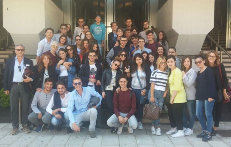 Studenti del 'Da Vinci' di Fasano protagonisti nel dibattito sulle riforme a Brindisi - Osservatorio Fasano