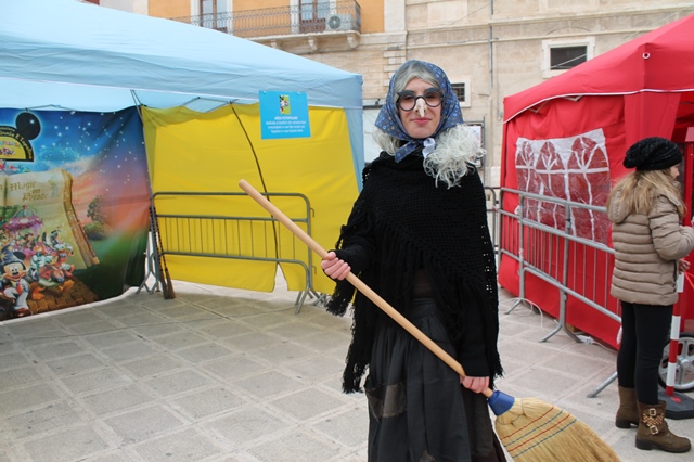 La festa dell’Epifania rallegra piazza Ciaia La festa dell'Epifania rallegra piazza Ciaia - Osservatorio Fasano