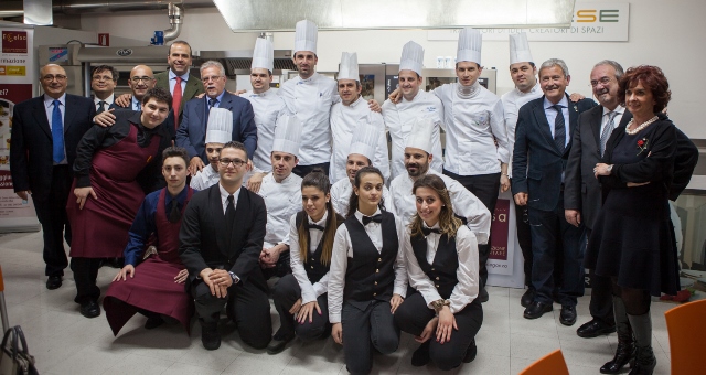 Cena di gala alberobellese per gli studenti dell’Alberghiero di Fasano Cena di gala alberobellese per gli studenti dell'Alberghiero di Fasano - Osservatorio Fasano