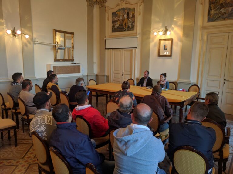 Assunzioni ‘senza criterio’ alla Tradeco di Fasano: la denuncia degli stagionali al sindaco Zaccaria Assunzioni 'senza criterio' alla Tradeco di Fasano: la denuncia degli stagionali al sindaco Zaccaria - Osservatorio Fasano