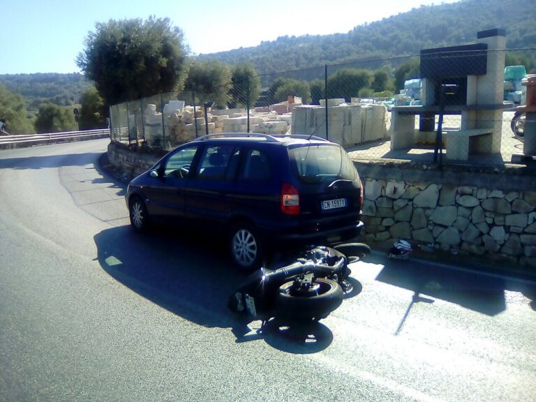 Moto contro auto sulla Statale 172: gravi le condizioni del centauro - Osservatorio Fasano