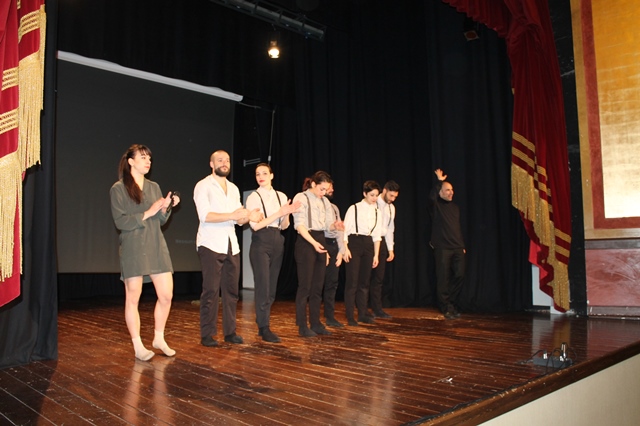 Recitazione e danza per raccontare il tema dell’Olocausto a giovani studenti di Fasano Recitazione e danza per raccontare il tema dell'Olocausto a giovani studenti di Fasano - Osservatorio Fasano