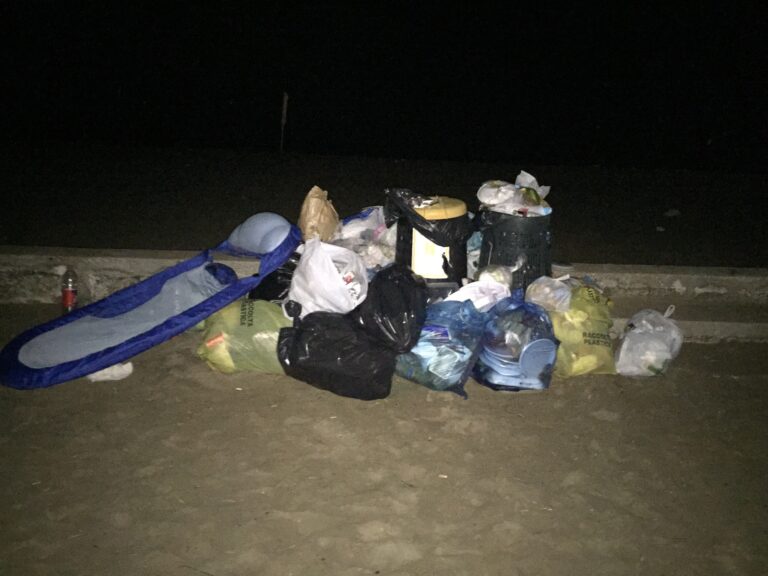 Ferragosto a Torre Canne: in scena il festival del rifiuto abbandonato Ferragosto a Torre Canne: in scena il festival del rifiuto abbandonato - Osservatorio Fasano