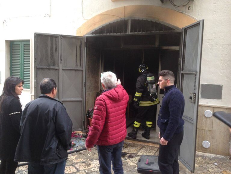 Incendio in un'abitazione nel centro di Fasano: danni ingenti - Osservatorio Fasano
