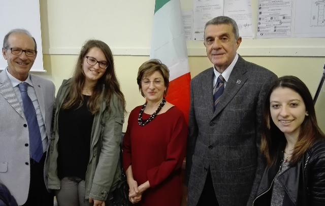 Studentesse del ‘Salvemini’ vincono borse di studio ad un concorso regionale Studentesse del 'Salvemini' vincono borse di studio ad un concorso regionale - Osservatorio Fasano