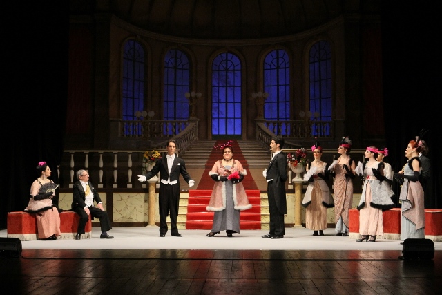 ‘La vedova allegra’ al teatro Kennedy di Fasano 'La vedova allegra' al teatro Kennedy di Fasano - Osservatorio Fasano