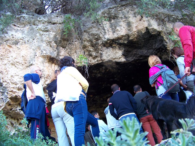 Archeo trekking a Lama d’Antico con Pugliavventura Archeo trekking a Lama d'Antico con Pugliavventura - Osservatorio Fasano