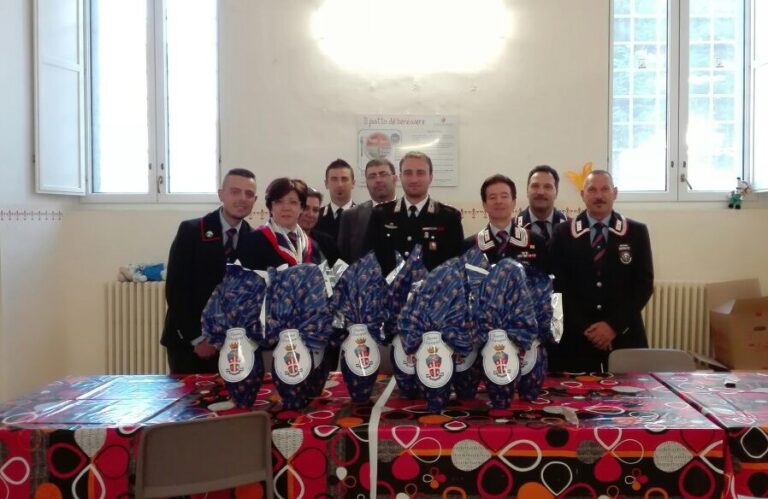 L'Associazione Nazionale Carabinieri di Fasano dona uova di Pasqua ai bambini del 'Latorre' - Osservatorio Fasano