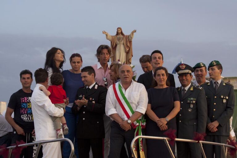 A Torre Canne tanti fedeli per la processione del Sacro Cuore di Gesù A Torre Canne tanti fedeli per la processione del Sacro Cuore di Gesù - Osservatorio Fasano