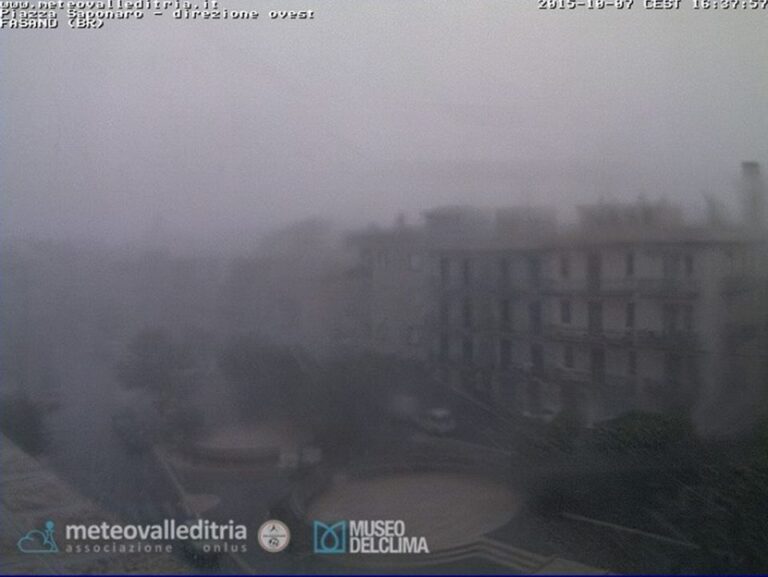 Paura a Fasano per un'improvvisa tromba d'aria - Osservatorio Fasano