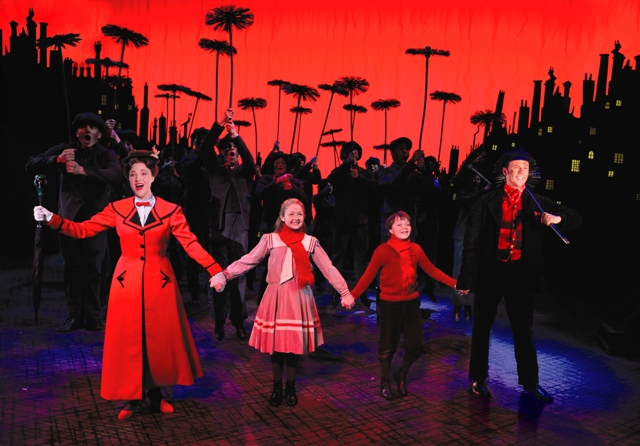 La compagnia Glitter torna in scena a Fasano per raccontare la magia di Mary Poppins La compagnia Glitter torna in scena a Fasano per raccontare la magia di Mary Poppins - Osservatorio Fasano