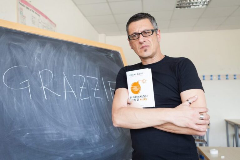 Massimo Roscia a Fasano per presentare ‘Di grammatica non si muore’ Massimo Roscia a Fasano per presentare 'Di grammatica non si muore' - Osservatorio Fasano