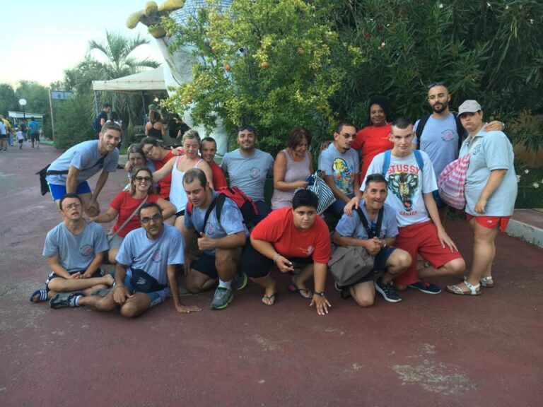 Fasano-Manduria: il pallone della gara donato dall’associazione romana ‘Il melograno rosso’ Fasano-Manduria: il pallone della gara donato dall'associazione romana 'Il melograno rosso' - Osservatorio Fasano