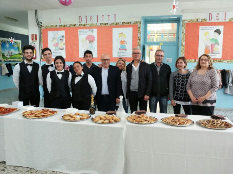 L’Alberghiero di Fasano al Mercatino della Solidarietà del 2° Circolo L'Alberghiero di Fasano al Mercatino della Solidarietà del 2° Circolo - Osservatorio Fasano