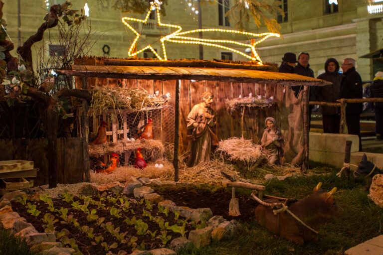Presepe in piazza Ciaia: un dono del consigliere Anglani alla città - Osservatorio Fasano