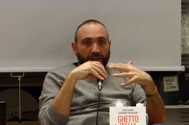 Il consiglio comunale dei ragazzi di Fasano incontra lo scrittore Leonardo Palmisano Il consiglio comunale dei ragazzi di Fasano incontra lo scrittore Leonardo Palmisano - Osservatorio Fasano