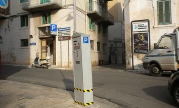 Tentano di scassinare un parcometro: arrestati due fasanesi Tentano di scassinare un parcometro: arrestati due fasanesi - Osservatorio Fasano