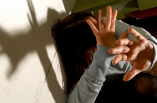 Picchia la moglie davanti ai figli: arrestato 38enne di Fasano Picchia la moglie davanti ai figli: arrestato 38enne di Fasano - Osservatorio Fasano
