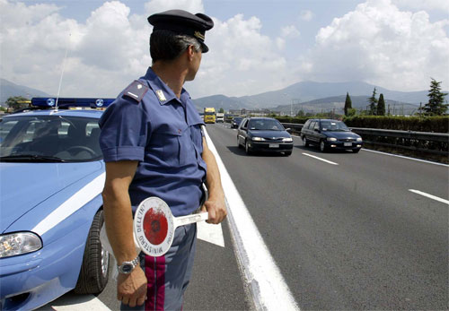 Assaltato tir pieno di scarpe a Torre Canne: carico ritrovato a Tuturano Assaltato tir pieno di scarpe a Torre Canne: carico ritrovato a Tuturano - Osservatorio Fasano