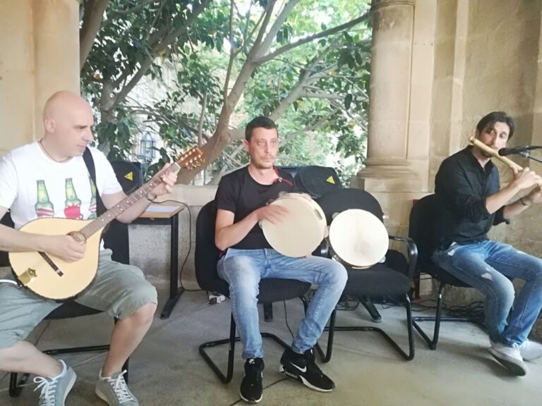 Il gruppo di etno-music sensation Qatara a Selva di Fasano Il gruppo di etno-music sensation Qatara a Selva di Fasano - Osservatorio Fasano
