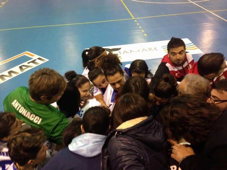 Prima vittoria del Real Five Fasano: battuto il Locri Prima vittoria del Real Five Fasano: battuto il Locri - Osservatorio Fasano