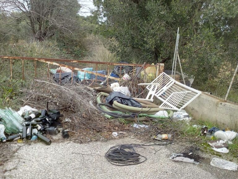 Abbandono indiscriminato di rifiuti a Pozzo Faceto Abbandono indiscriminato di rifiuti a Pozzo Faceto - Osservatorio Fasano