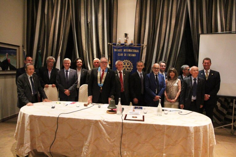 Franco Romito è il nuovo presidente del Rotary Club Fasano Franco Romito è il nuovo presidente del Rotary Club Fasano - Osservatorio Fasano