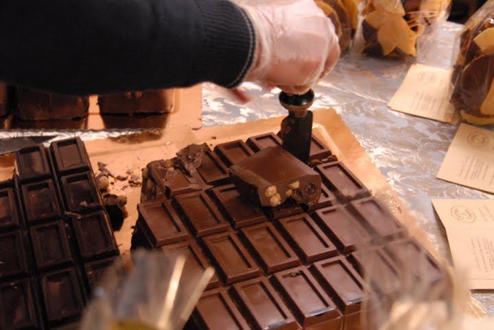 L’Alberghiero di Fasano alla sagra del cioccolato di Monopoli L'Alberghiero di Fasano alla sagra del cioccolato di Monopoli - Osservatorio Fasano