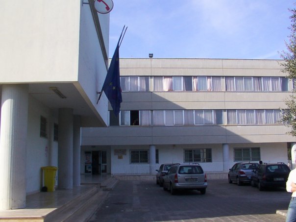 Termosifoni accesi nelle scuole superiori di Fasano ma ci sono scorte solo per 20 giorni Termosifoni accesi nelle scuole superiori di Fasano ma ci sono scorte solo per 20 giorni - Osservatorio Fasano